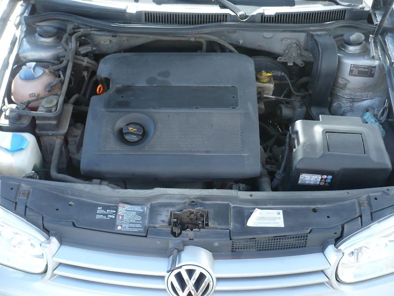 Volkswagen Golf 1.6i 77Kw Koupeno ČR - fotka 23 z 27