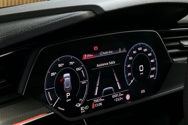 Audi e-tron 55 300kW Sline BlackEd Pano TZ - fotka 40 z 44