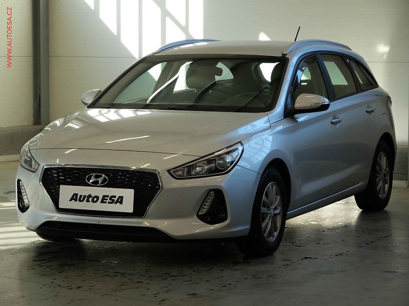 Hyundai i30 (2017) 1.6 CRDi, ČR, AC, temp - fotka 3 z 21