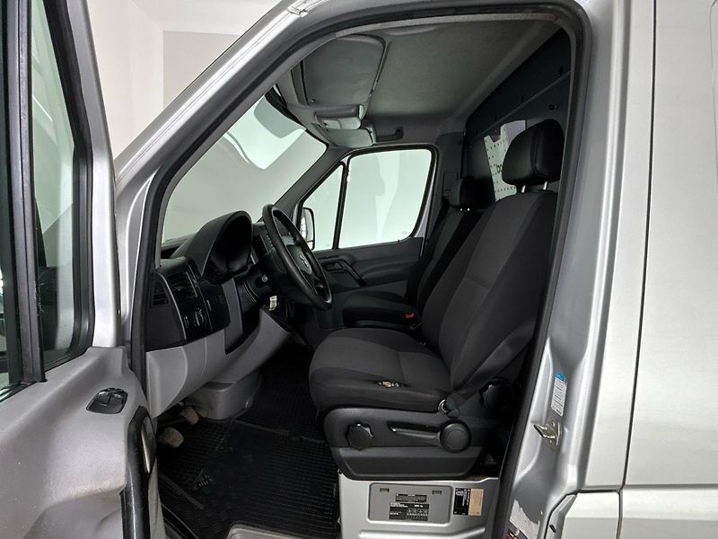 Volkswagen Crafter Skříň skříňový vůz  2,0 TDI - fotka 7 z 24