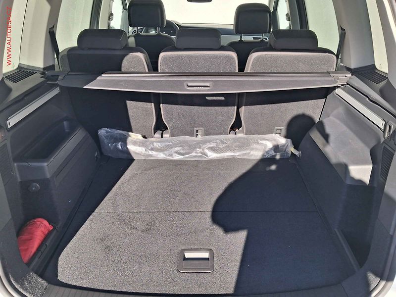 Volkswagen Touran (2023) 1.5 TSi, Move, LED, navi, - fotka 7 z 21