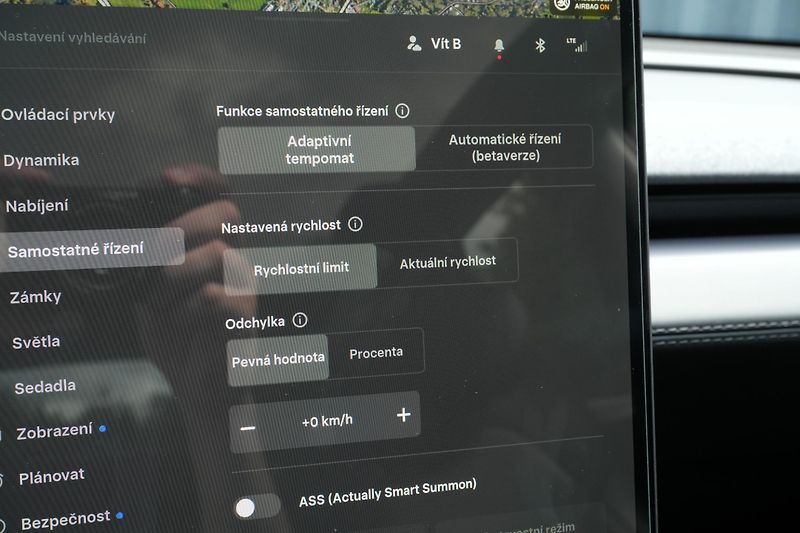 Tesla Model Y Long Range AWD, ČR, Tažné - fotka 27 z 39