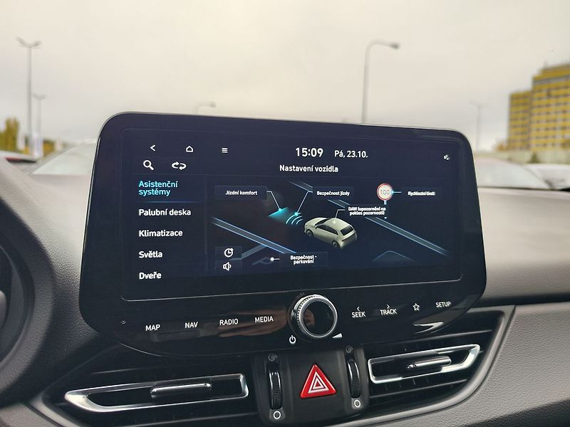 Hyundai i30 1.5 T-GDI/103kW N-Line DCT - fotka 16 z 34