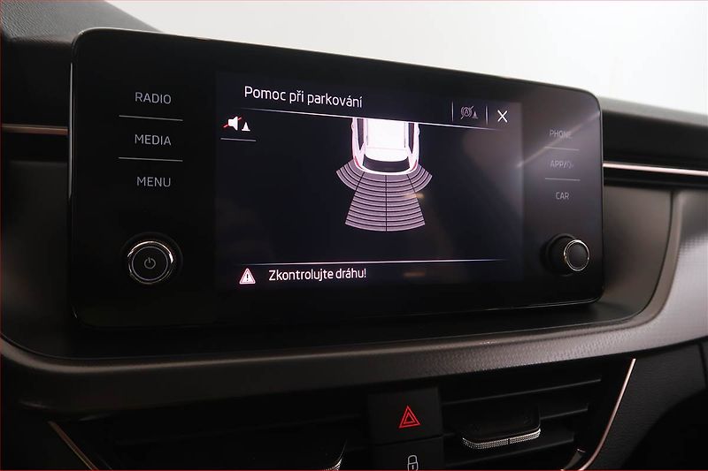 Škoda Kamiq (2021) 1.0 TSI, Tempomat - fotka 15 z 17