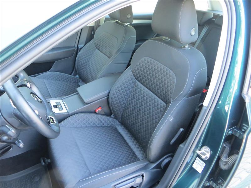 Škoda Superb 2,0 TDI Ambition DSG ČR - fotka 13 z 24