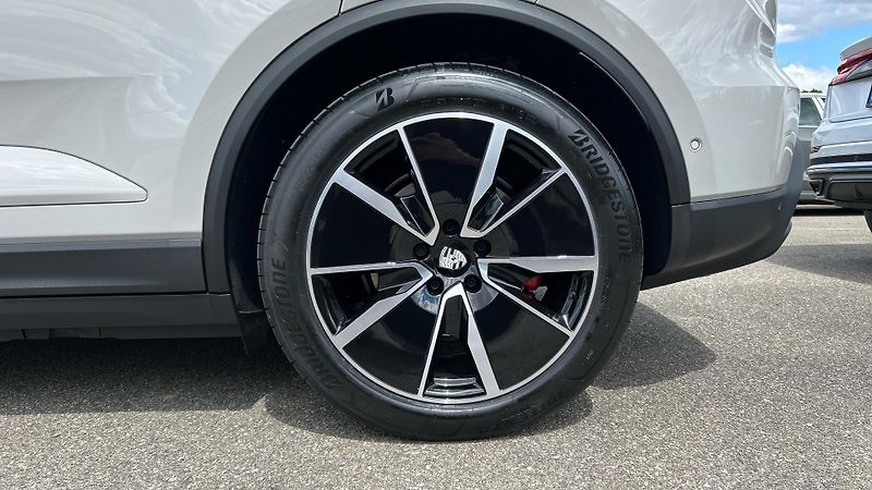 Porsche Macan (2026) 4S Electric - fotka 10 z 30