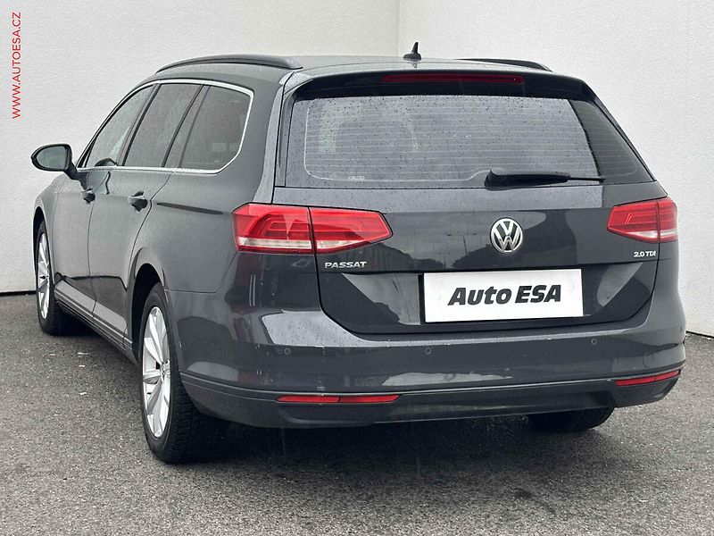 Volkswagen Passat (2017) 2.0 TDi, Navi, AC - fotka 6 z 17