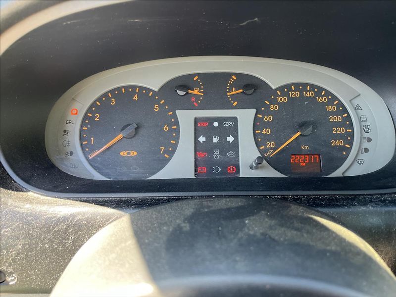 Renault Scénic 2.0 i 16V 4x4 TAŽNÉ STK 2/2028 - fotka 21 z 29