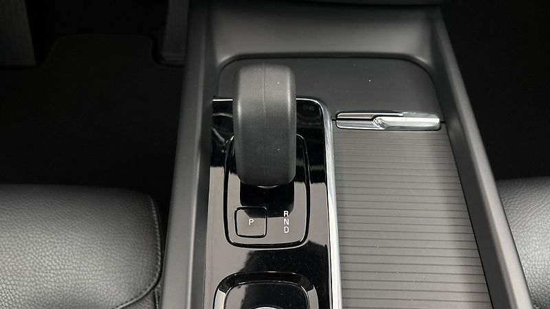 Volvo XC60 2.0 B4 AUT AWD Momentum Pro - fotka 26 z 28