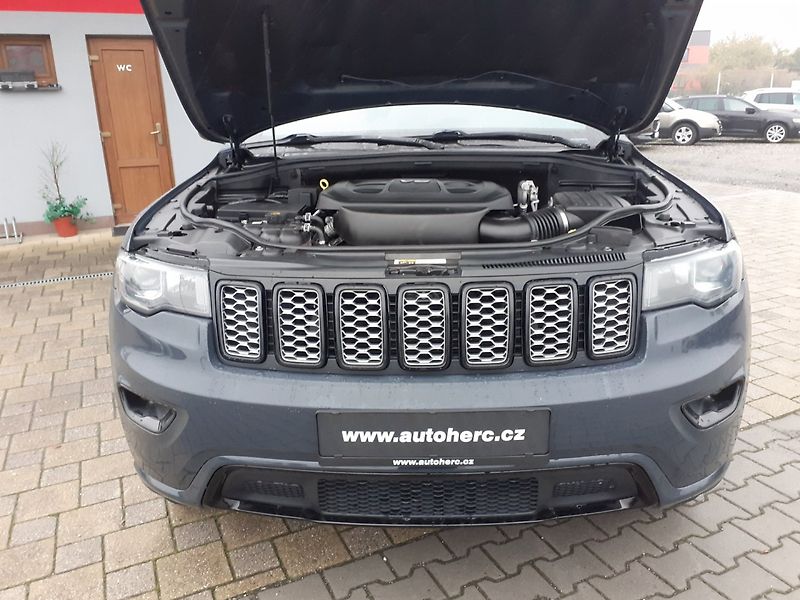 Jeep Grand Cherokee (2018) 3.6 L V6 4x4 - fotka 30 z 40
