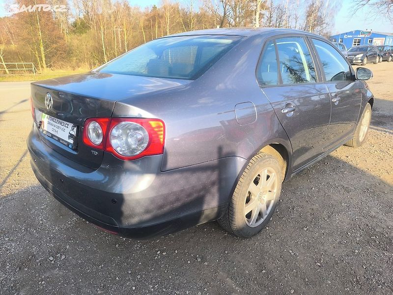 Volkswagen Jetta 1,9TDI BEZ DPF,KRÁSNÁ,220T.KM - fotka 4 z 29