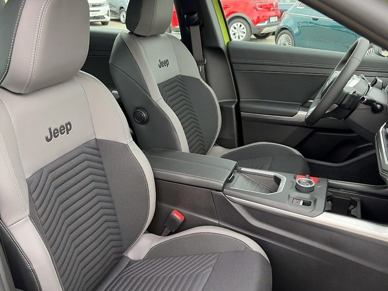 Jeep Compass (2026) Altitude Plug-in Hybrid 225k - fotka 6 z 23