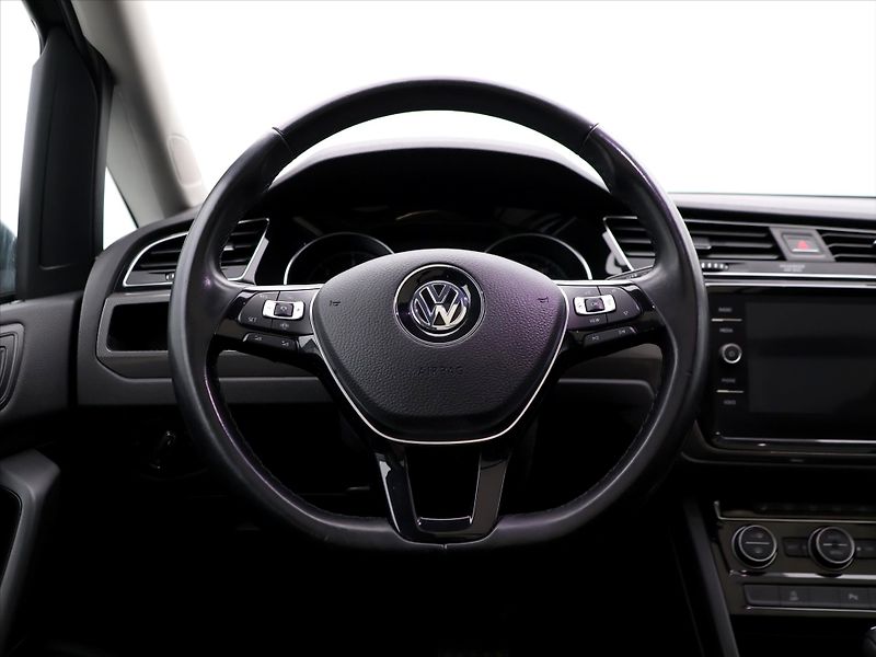 Volkswagen Touran 2,0 TDI 110kW Highline DSG - fotka 17 z 39