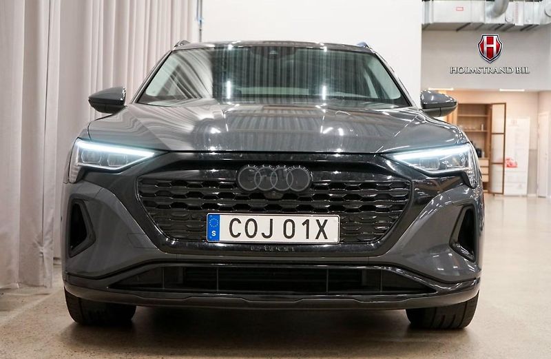 Audi Q8 e-tron 50 Q SoH 94% Kam Pano Tažné - fotka 5 z 25