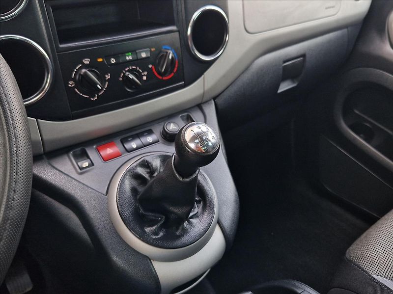 Peugeot Partner 1,6 HDi PANORAMA +ZIMNÍSADAKOL - fotka 30 z 32