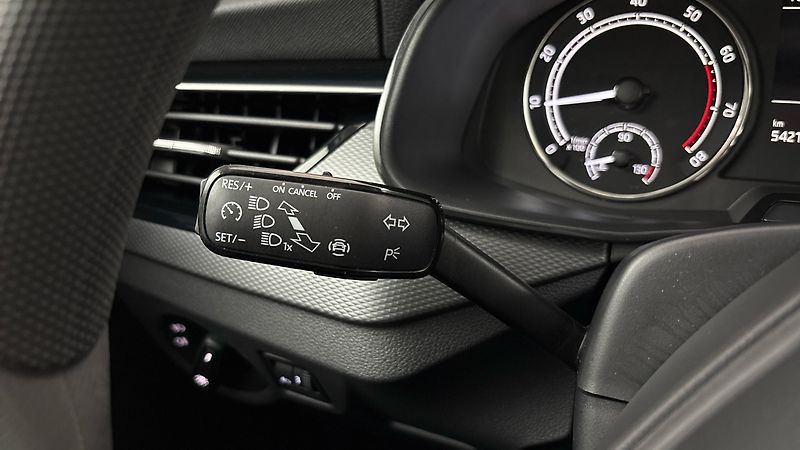 Škoda Scala 1.0 TSI Ambition - fotka 14 z 23