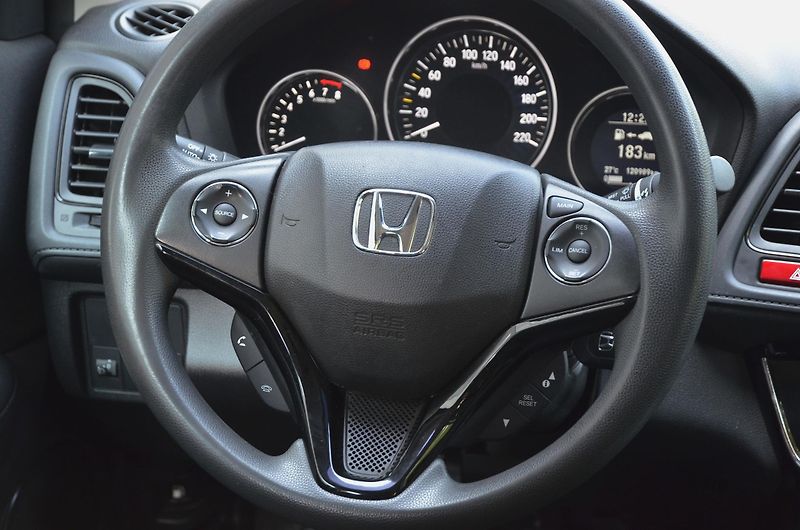 Honda HR-V (2017) 1.5 i-VTEC 96kW/Comfort 1.MAJ. - fotka 18 z 36