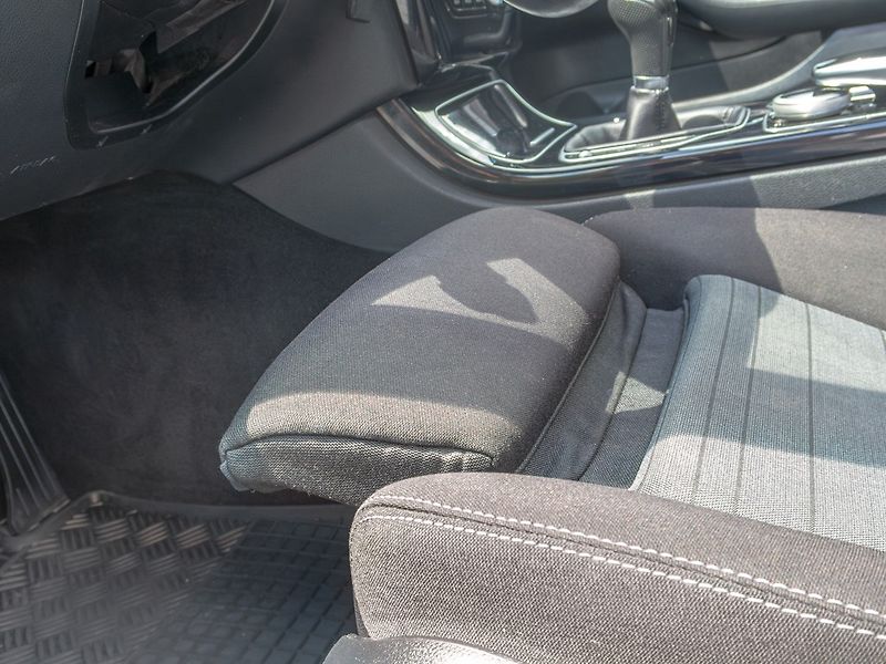 Mercedes-Benz Třídy C (2019) 220CDI LED – NAVIGACE - fotka 18 z 58