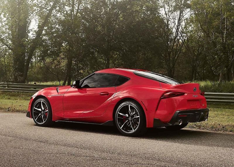 Do Ženevy se chystají elektromobily i sporťáky