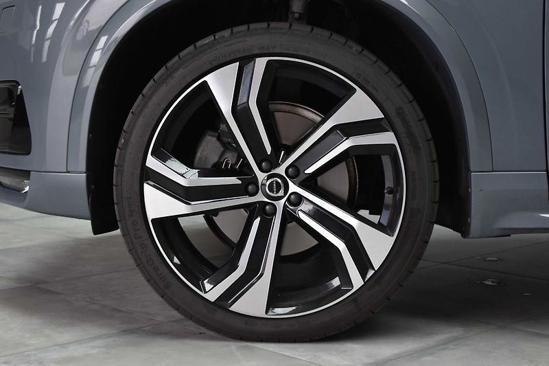 Volvo XC90 B5 AWD R-DESIGN*POLESTAR CHIP* - fotka 36 z 46