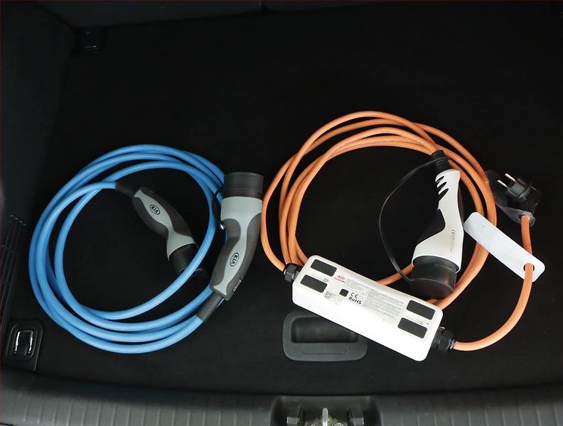 Kia e-Niro (2020) 64 kWh, SoH 100% - fotka 18 z 19