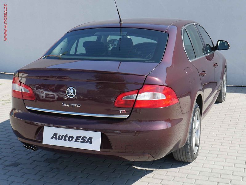 Škoda Superb (2008) 2.0 TDi, 2.maj,ČR, Ambition - fotka 4 z 19