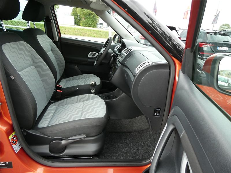 Škoda Fabia 1,4 i16V 1.MAJITEL,závěs,2xkol - fotka 24 z 48