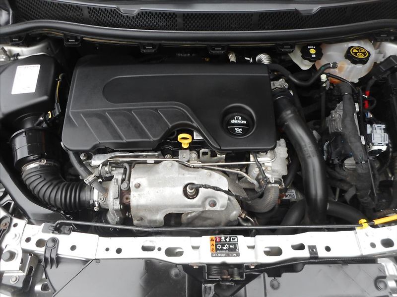 Opel Astra 1,6 CDTi SPORT TOURER - fotka 27 z 28
