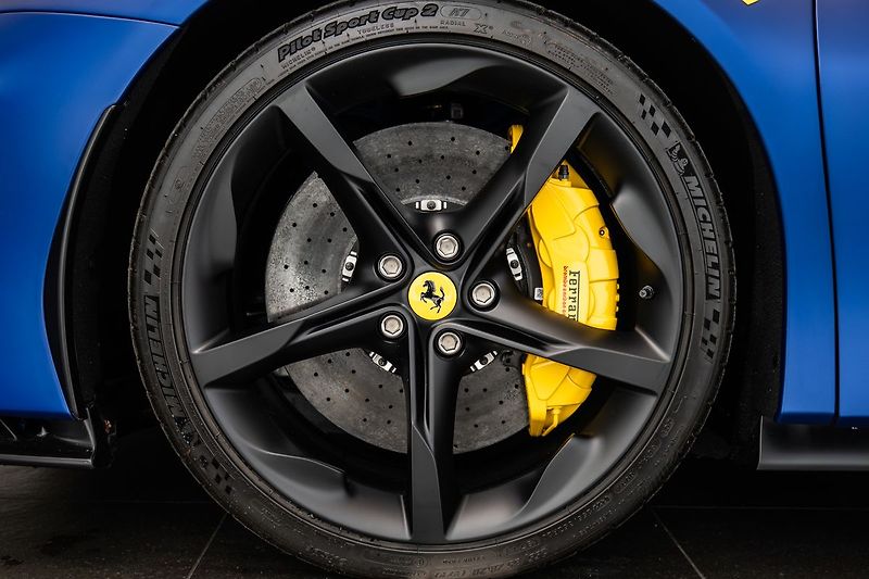 Ferrari SF90 Spider Tailor Made - fotka 21 z 27