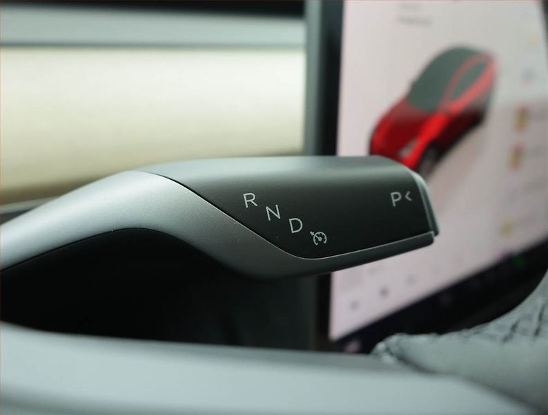 Tesla Model Y (2023) RWD LFP 60kWh, SoH 96% - fotka 13 z 20
