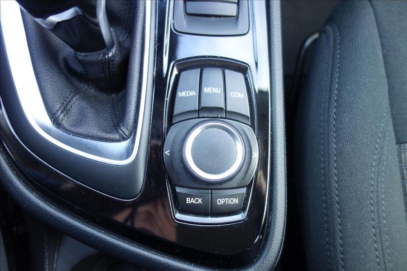 BMW Řada 2 218i,1 MAJ.,SERV.KN.,7MÍST. - fotka 35 z 43