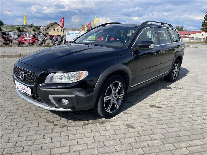 Volvo XC70 2,4 D5 Geartronic Momentum AWD - fotka 29 z 35