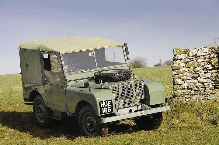 Land Rover Series 1 byl poprvé představen na autosalonu v Amsterdamu 30. dubna roku 1948.