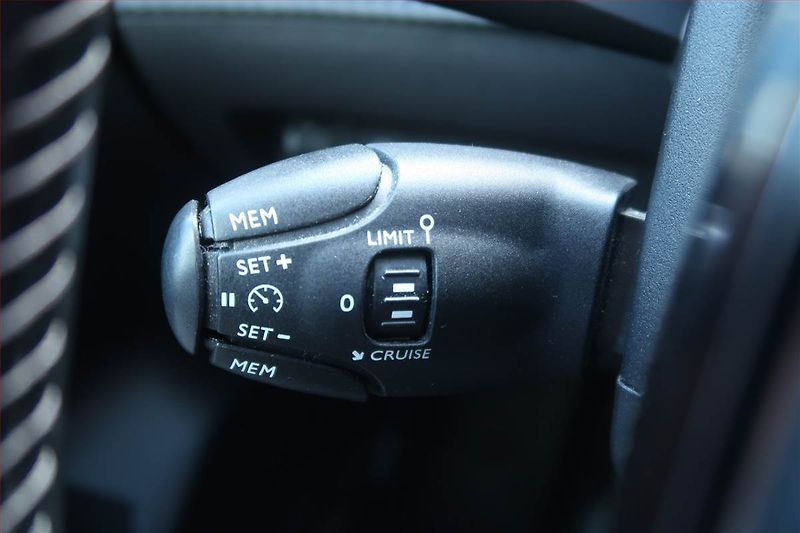 Peugeot 208 (2020) Allure Pack 1.2 PureTech - fotka 18 z 23