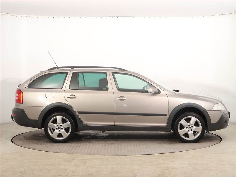 Škoda Octavia (2007) Scout 2.0 TDI, 4X4, nová STK - fotka 6 z 14
