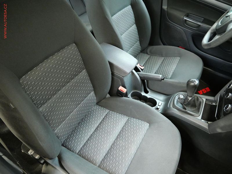 Škoda Octavia (2013) 1.6TDi, ČR, AC, park.asist - fotka 11 z 17