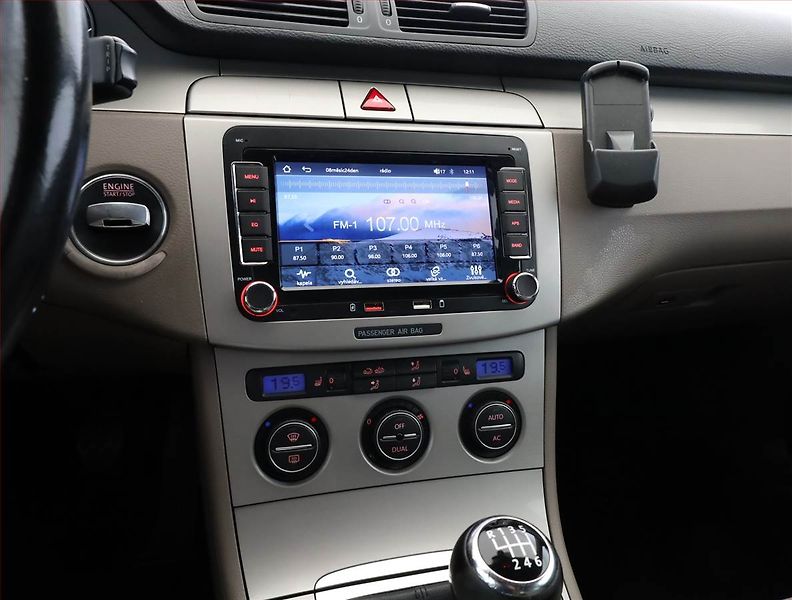 Volkswagen Passat (2009) 1.4 TSI, Xenony, Tempomat - fotka 9 z 16