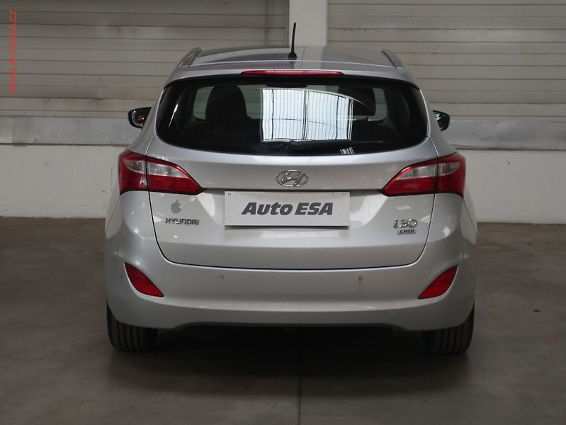 Hyundai i30 (2015) 1.6CRDi, ČR, autoAC - fotka 5 z 17