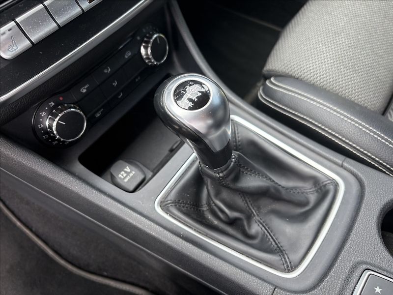 Mercedes-Benz CLA 1,6 180 SB ČR 1.maj - fotka 14 z 16