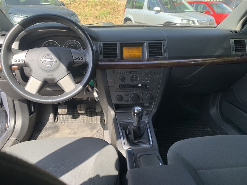 Opel Vectra 2,2 DTI - fotka 12 z 16