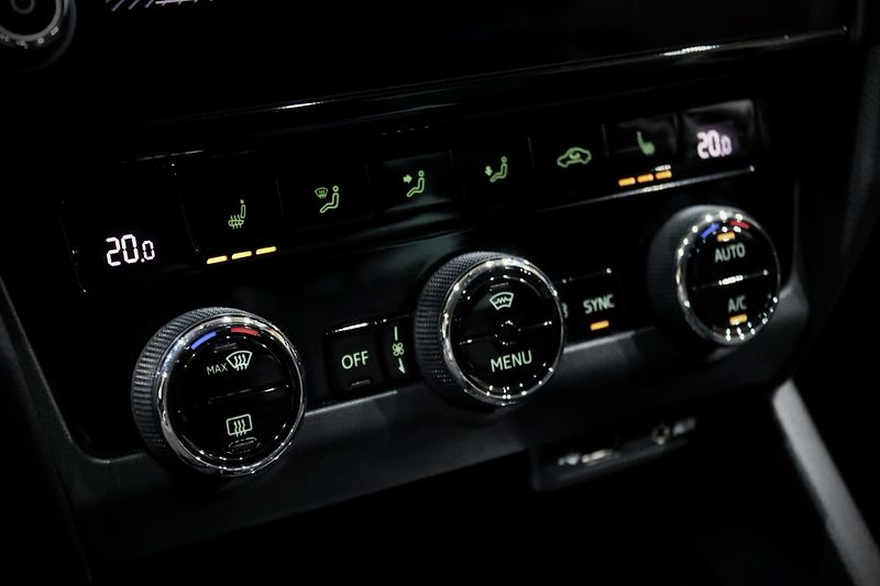 Škoda Octavia 3 FL Combi 1.4 TSI 110 kW DSG - fotka 25 z 32