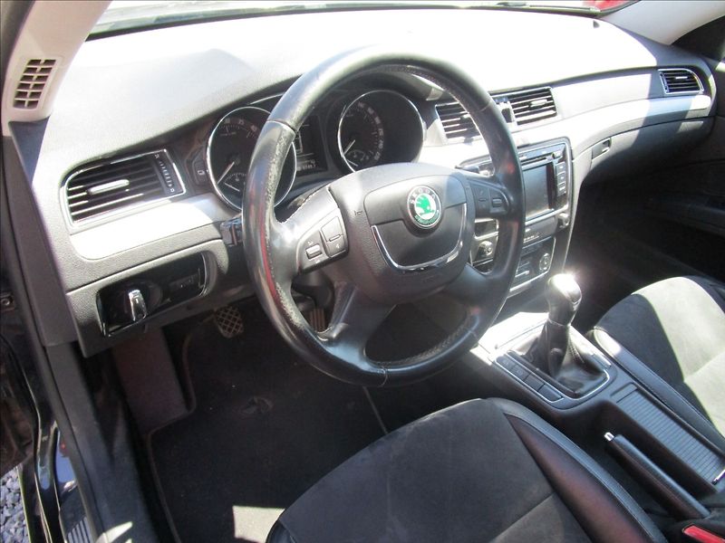 Škoda Superb Combi 2.0TDi 125kW Elegance - fotka 10 z 43
