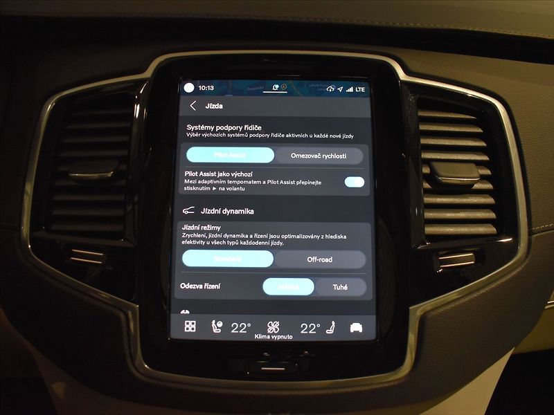 Volvo XC90 2,0 B5 AWD PLUS - fotka 21 z 26