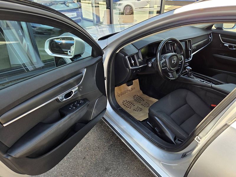 Volvo V90 (2018) D4 2.0 140kW - fotka 9 z 43