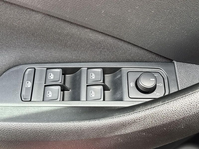 Škoda Kamiq (2022) 1.0 TSI Ambition - fotka 15 z 27