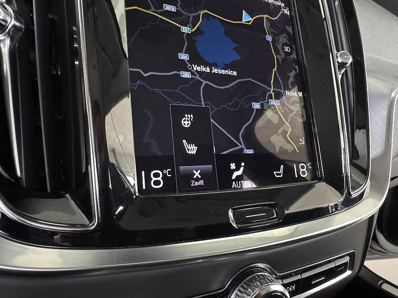 Volvo V60 B3 AUT*120kW*KeyLess*LED*Kamer - fotka 22 z 35