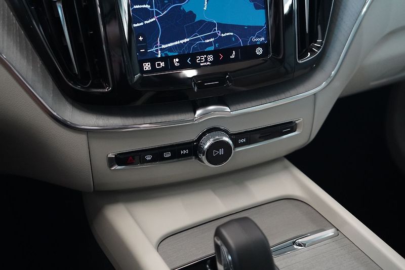 Volvo XC60 T8 Ultra Dark PHEV, Pano, 360° - fotka 38 z 48