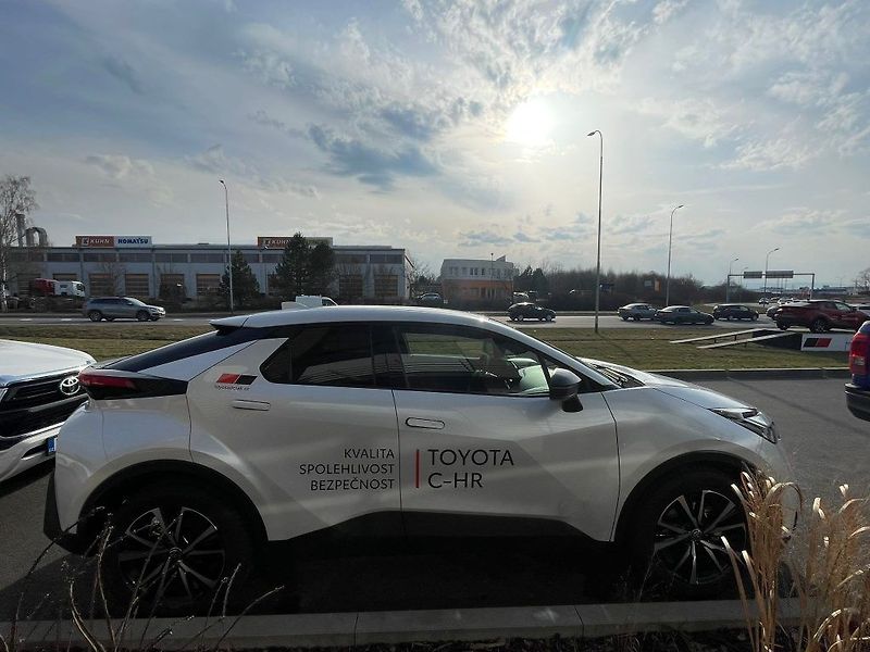 Toyota C-HR 1.8 Hybrid 140HP Style - fotka 7 z 26