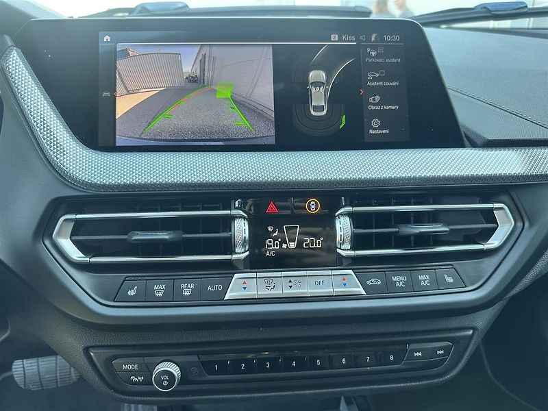 BMW Řada 2 220d xDrive - fotka 8 z 11