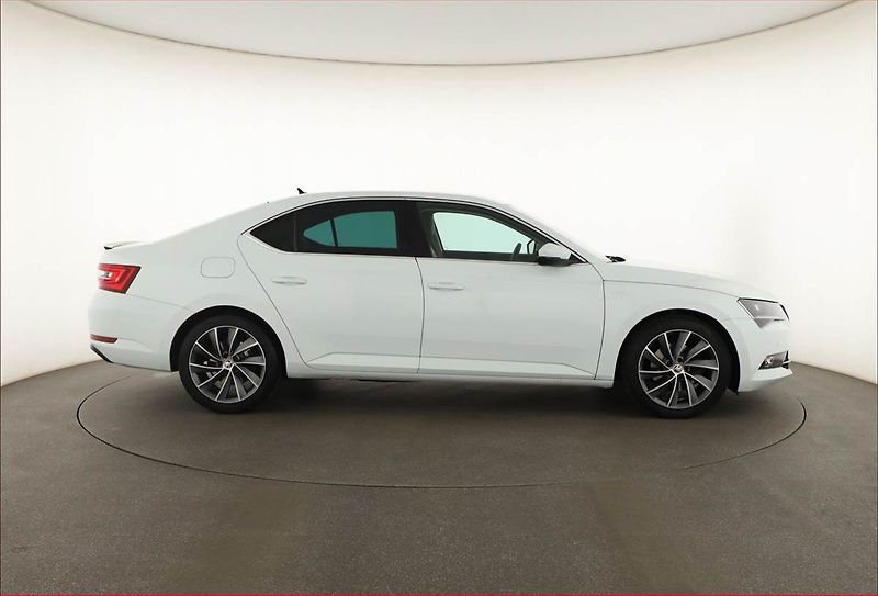 Škoda Superb (2016) Laurin&Klement 2.0 TDI, Kůže - fotka 6 z 19